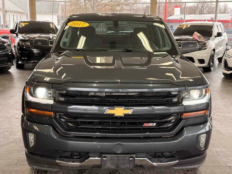 Chevrolet Silverado 1500 Vehicle Full-screen Gallery Image 03