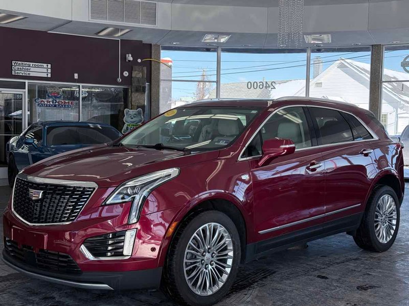 Cadillac XT5 Vehicle Full-screen Gallery Image 02