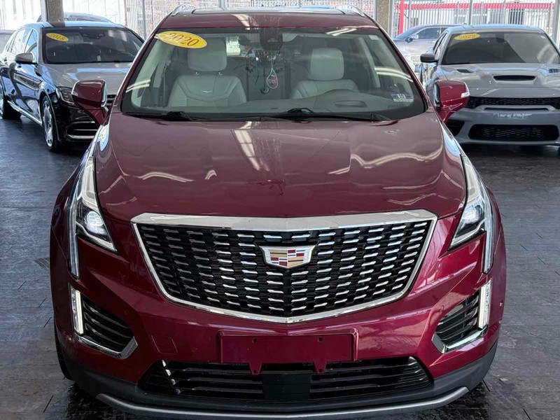 Cadillac XT5 Vehicle Full-screen Gallery Image 03