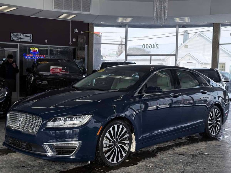 Lincoln MKZ Vehicle Full-screen Gallery Image 02