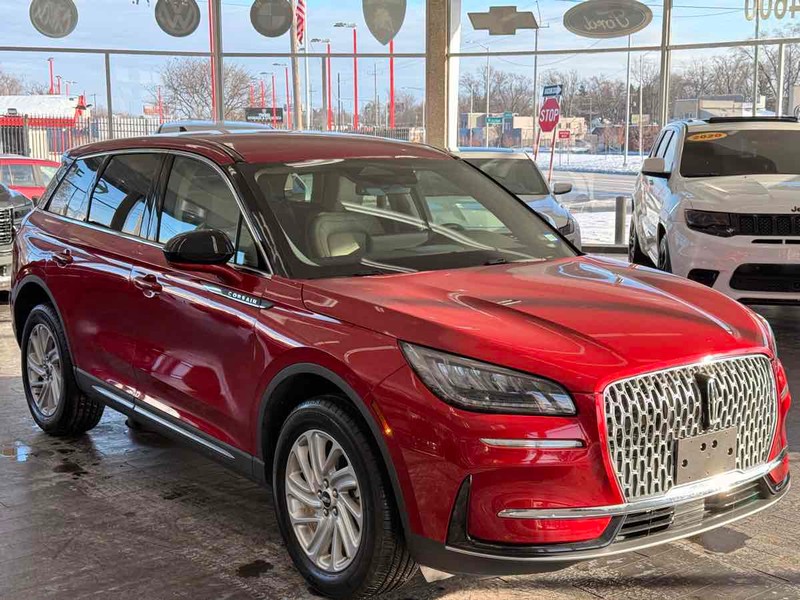 Lincoln Corsair Vehicle Full-screen Gallery Image 01