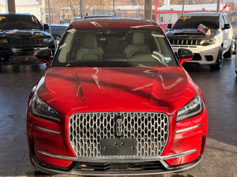 Lincoln Corsair Vehicle Full-screen Gallery Image 03