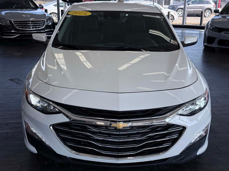 Chevrolet Malibu Vehicle Full-screen Gallery Image 03