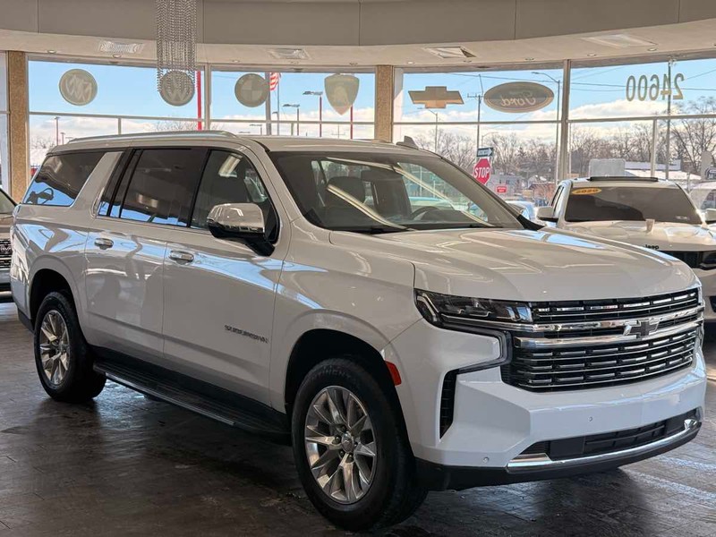 Chevrolet Suburban Vehicle Full-screen Gallery Image 01