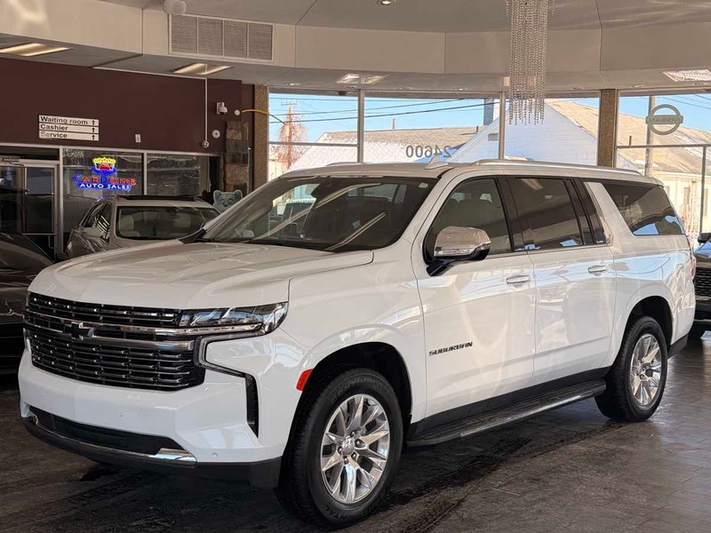 Chevrolet Suburban Vehicle Full-screen Gallery Image 02