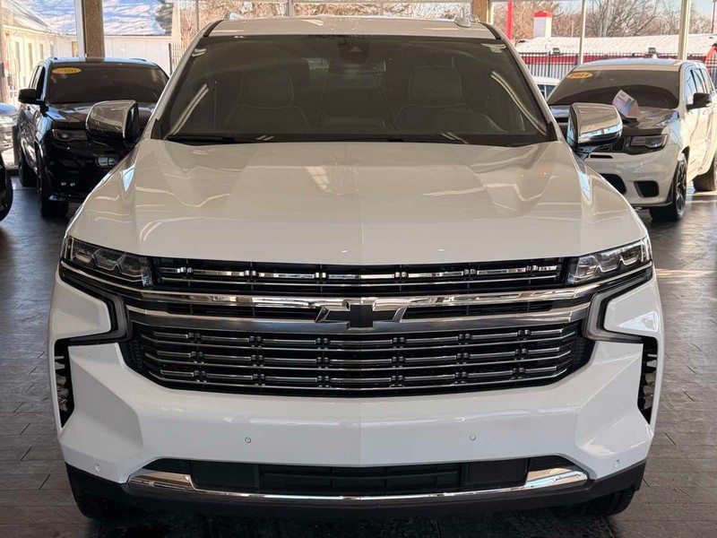 Chevrolet Suburban Vehicle Full-screen Gallery Image 03