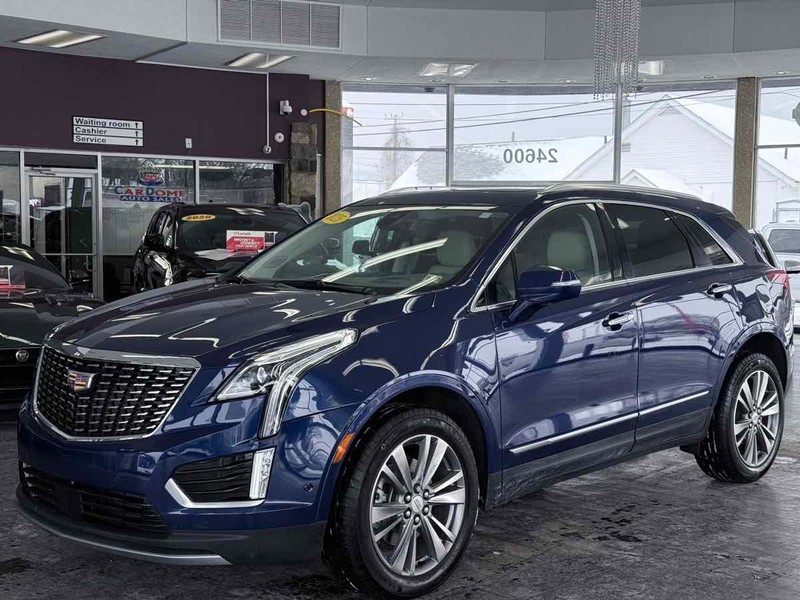 Cadillac XT5 Vehicle Full-screen Gallery Image 02