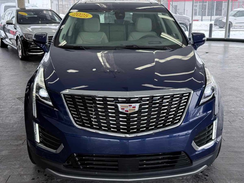 Cadillac XT5 Vehicle Full-screen Gallery Image 03