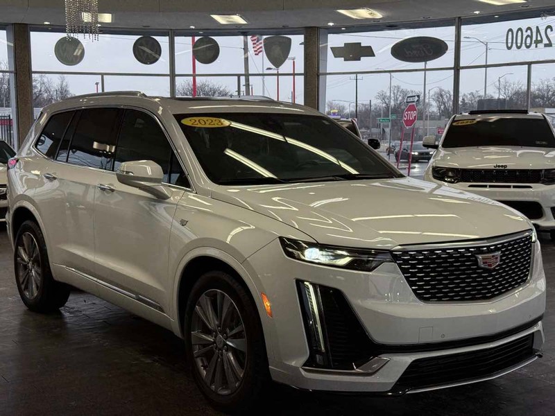 Cadillac XT6 Vehicle Full-screen Gallery Image 01