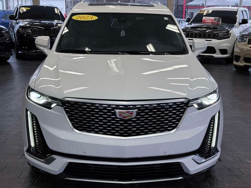 Cadillac XT6 Vehicle Full-screen Gallery Image 03