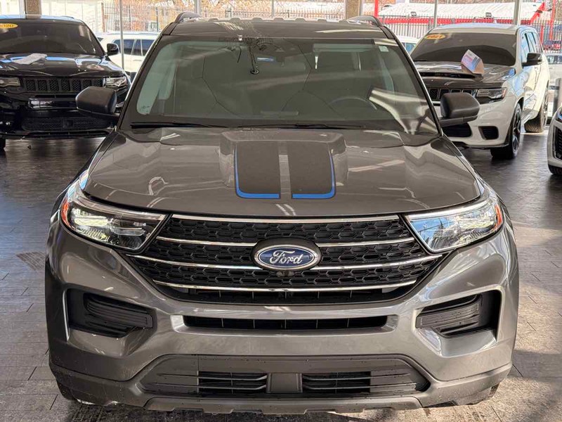 Ford Explorer Vehicle Full-screen Gallery Image 03