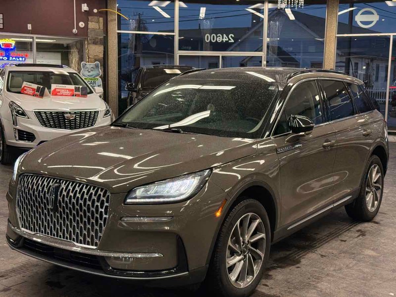 Lincoln Corsair Vehicle Full-screen Gallery Image 02