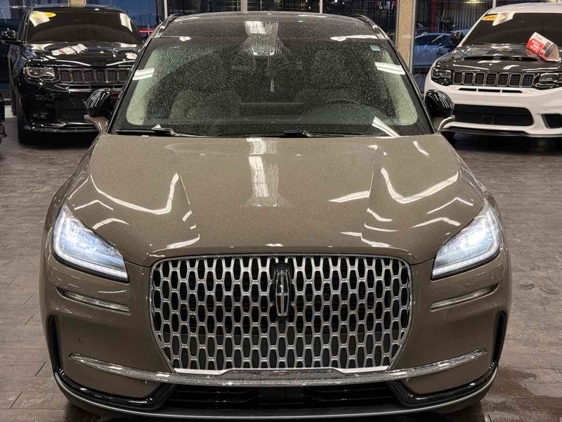 Lincoln Corsair Vehicle Full-screen Gallery Image 03