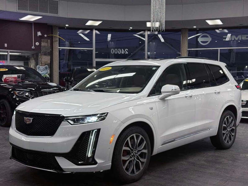 Cadillac XT6 Vehicle Full-screen Gallery Image 02