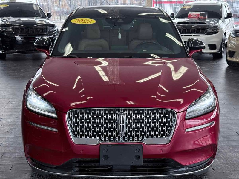 Lincoln Corsair Vehicle Full-screen Gallery Image 03