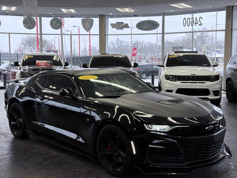 Chevrolet Camaro Vehicle Full-screen Gallery Image 01