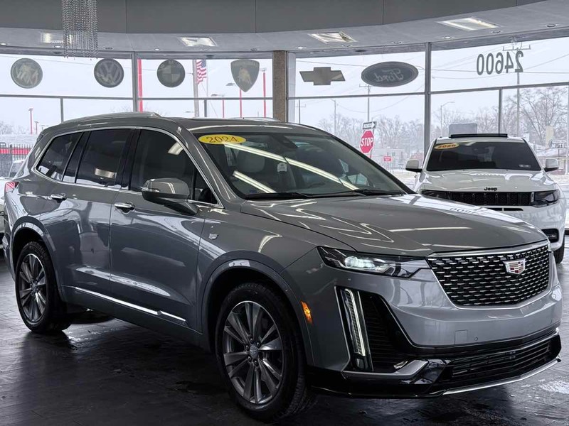 Cadillac XT6 Vehicle Full-screen Gallery Image 01