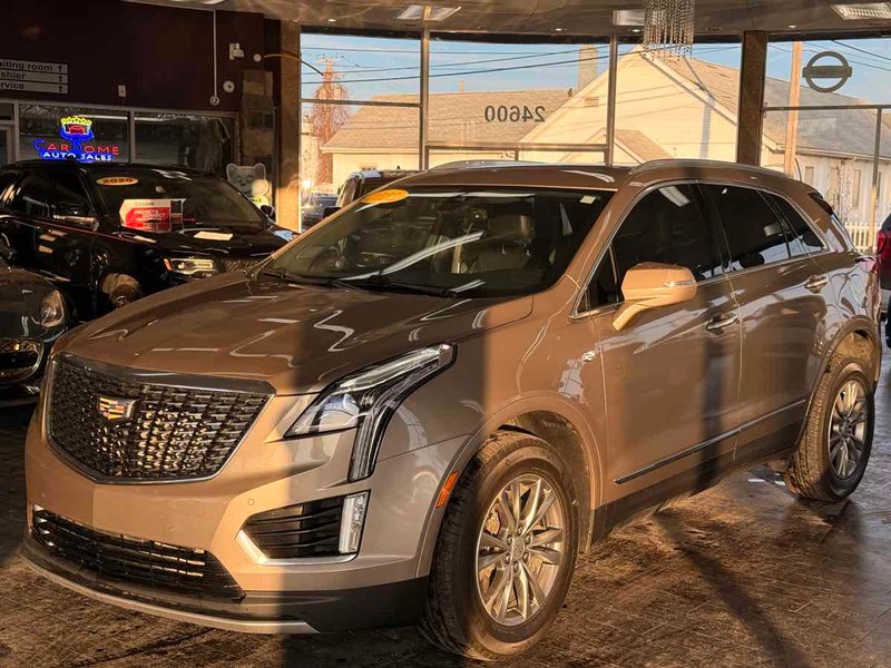 Cadillac XT5 Vehicle Full-screen Gallery Image 02