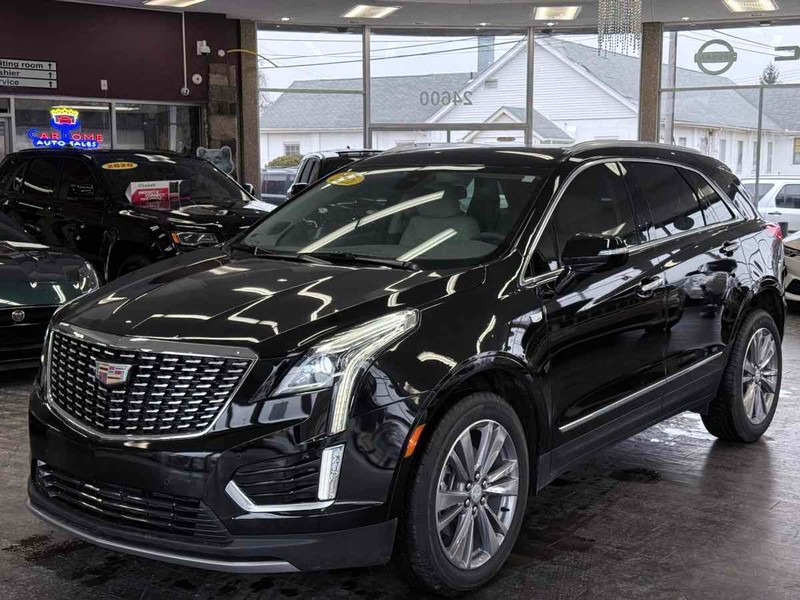 Cadillac XT5 Vehicle Full-screen Gallery Image 02