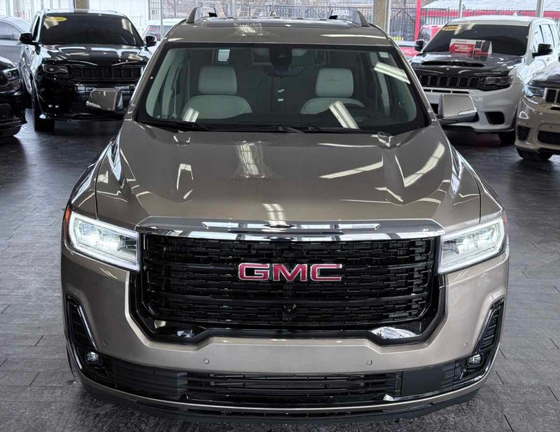 GMC Acadia Vehicle Full-screen Gallery Image 03