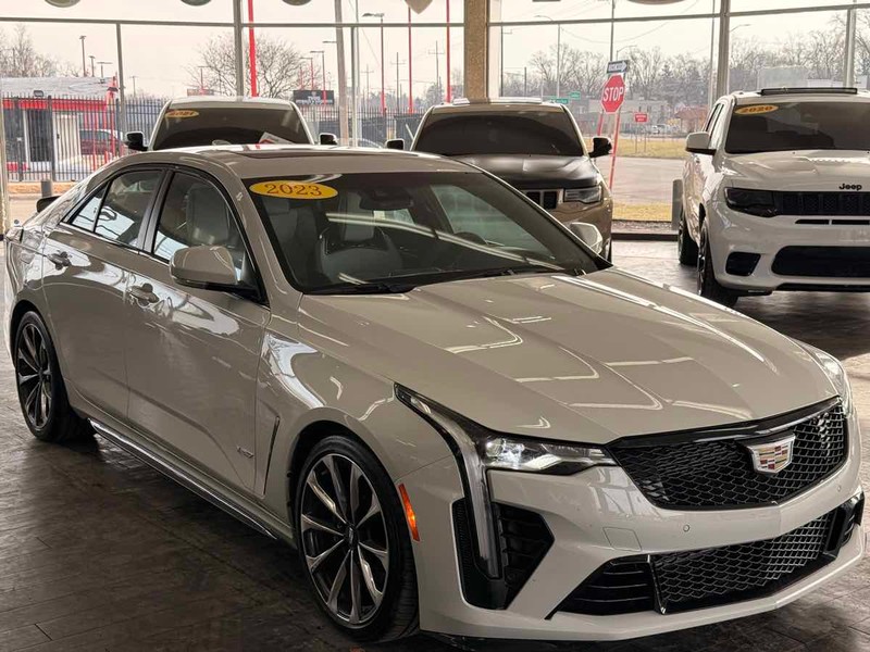 Cadillac CT4-V Vehicle Full-screen Gallery Image 01