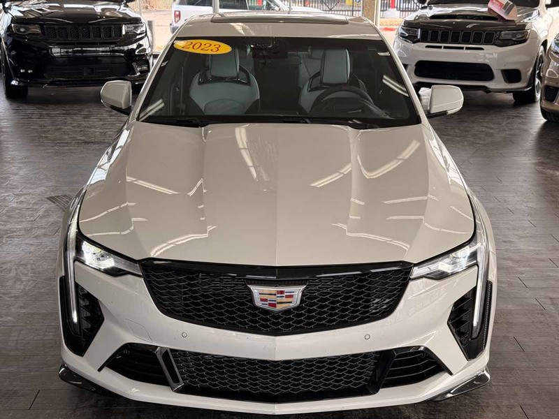 Cadillac CT4-V Vehicle Full-screen Gallery Image 03