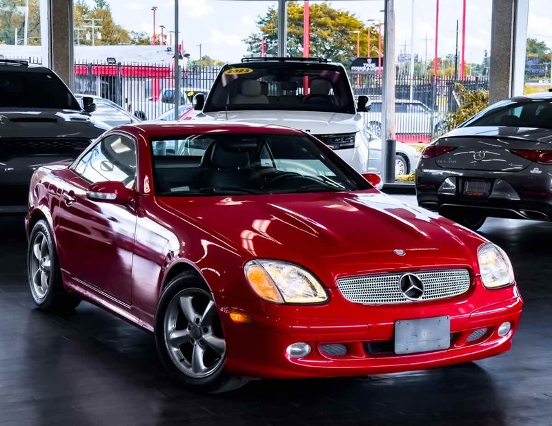 Mercedes-Benz SLK-Class Vehicle Full-screen Gallery Image 02