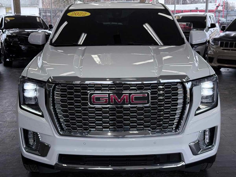 GMC Yukon Vehicle Full-screen Gallery Image 03