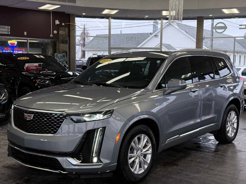 Cadillac XT6 Vehicle Full-screen Gallery Image 02