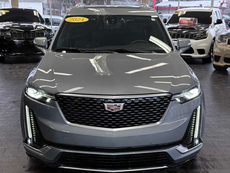 Cadillac XT6 Vehicle Full-screen Gallery Image 03