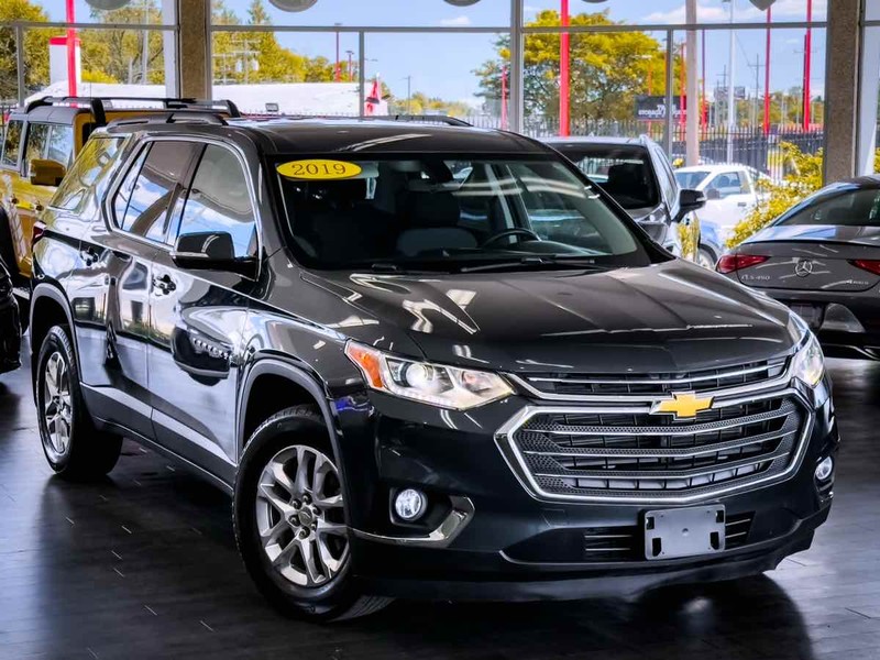 Chevrolet Traverse Vehicle Full-screen Gallery Image 02