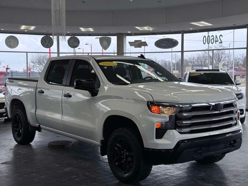 Chevrolet Silverado 1500 Vehicle Full-screen Gallery Image 01