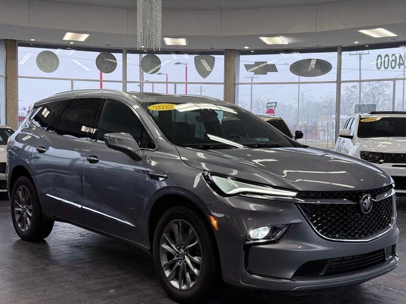 Buick Enclave Vehicle Full-screen Gallery Image 01