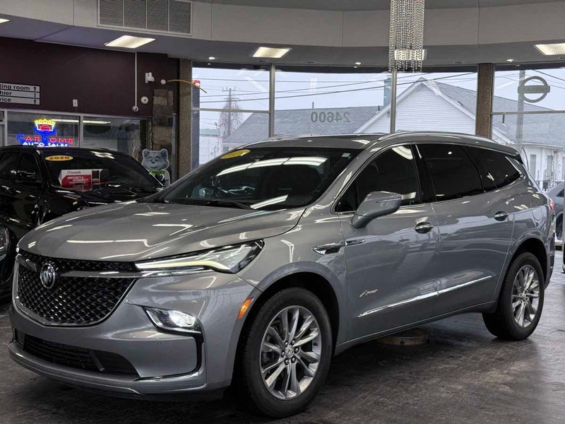 Buick Enclave Vehicle Full-screen Gallery Image 02