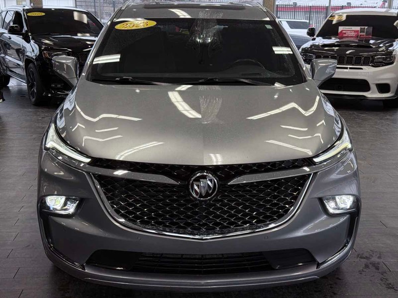 Buick Enclave Vehicle Full-screen Gallery Image 03