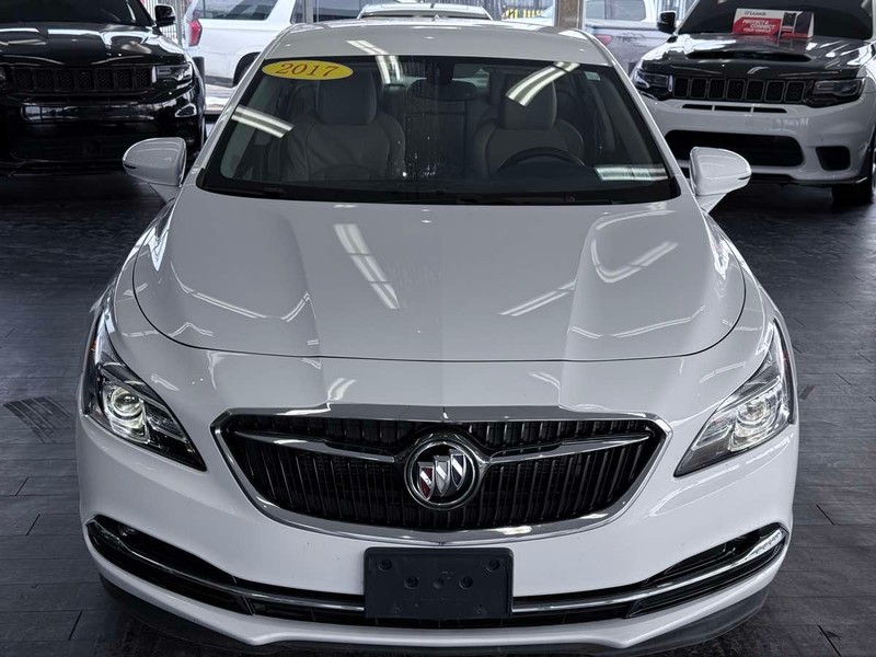 Buick LaCrosse Vehicle Full-screen Gallery Image 03