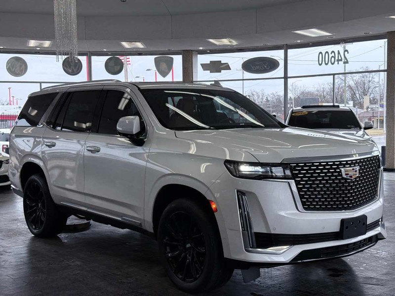 Cadillac Escalade Vehicle Full-screen Gallery Image 01