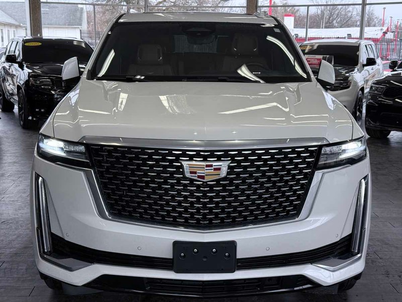 Cadillac Escalade Vehicle Full-screen Gallery Image 03