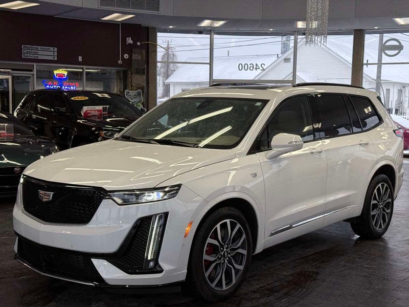 Cadillac XT6 Vehicle Full-screen Gallery Image 01