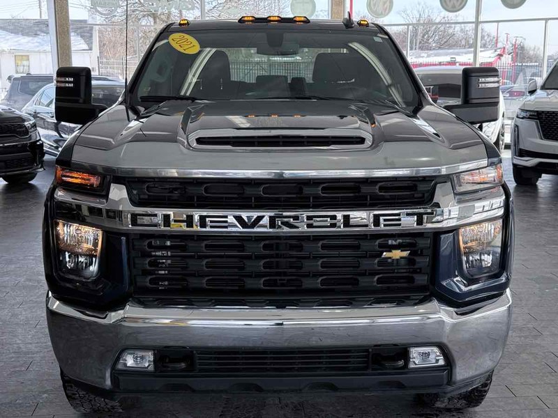 Chevrolet Silverado 2500HD Vehicle Full-screen Gallery Image 03