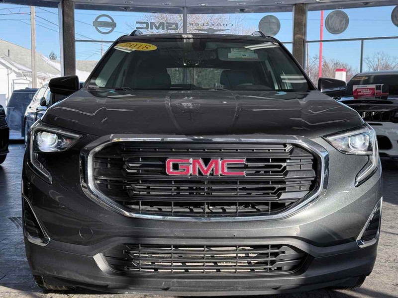 GMC Terrain Vehicle Full-screen Gallery Image 03