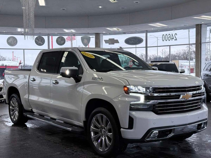 Chevrolet Silverado 1500 Vehicle Full-screen Gallery Image 01