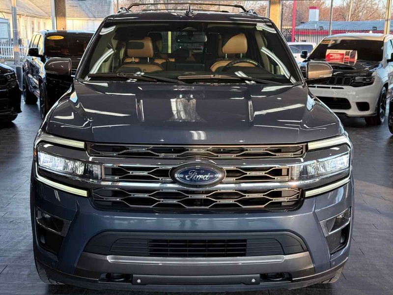 Ford Expedition Max Vehicle Full-screen Gallery Image 03