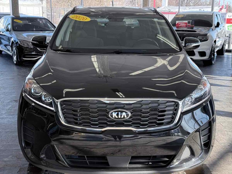 Kia Sorento Vehicle Full-screen Gallery Image 03