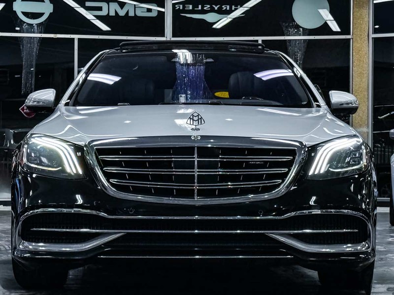 Mercedes-Benz S-Class Vehicle Full-screen Gallery Image 03