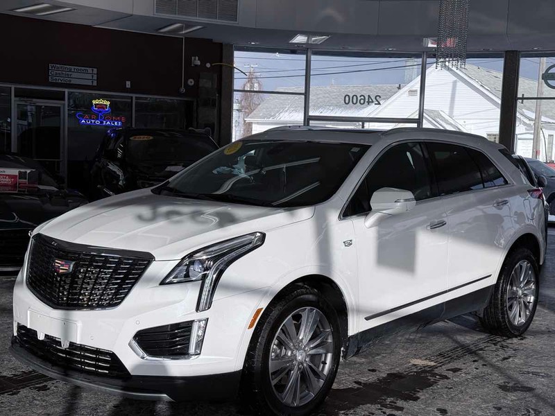 Cadillac XT5 Vehicle Full-screen Gallery Image 02