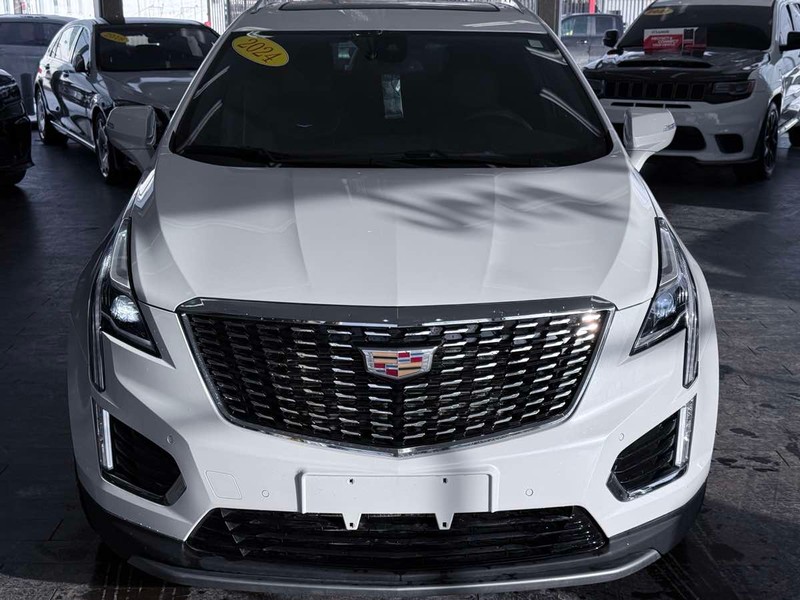 Cadillac XT5 Vehicle Full-screen Gallery Image 03