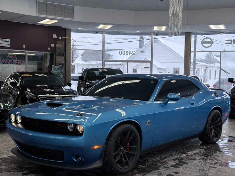 Dodge Challenger Vehicle Full-screen Gallery Image 02