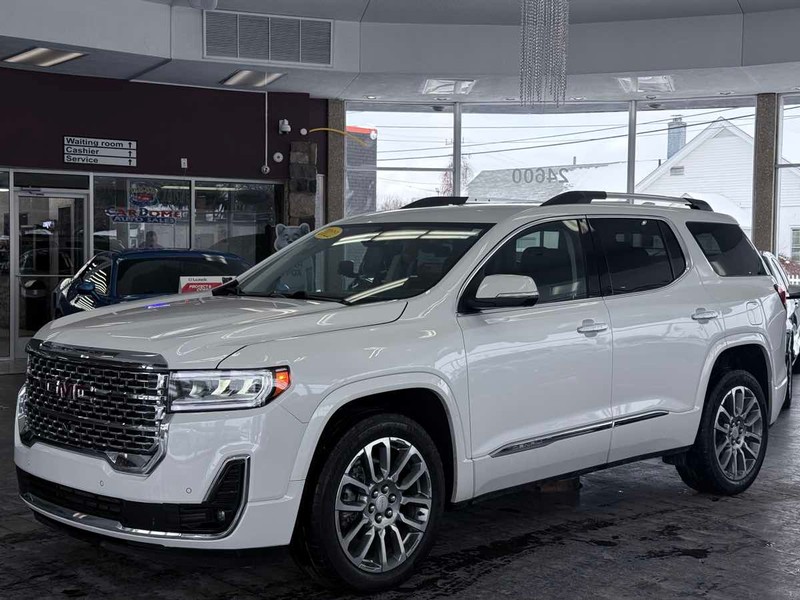 GMC Acadia Vehicle Full-screen Gallery Image 02