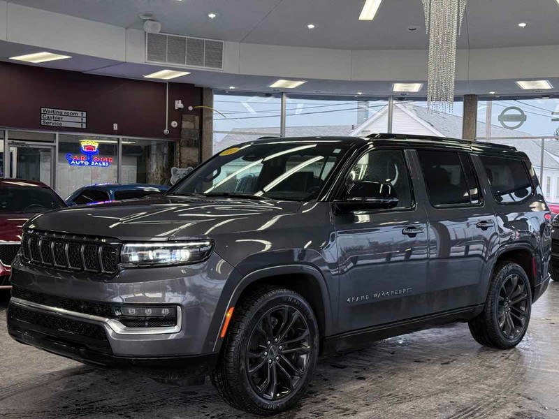 Jeep Grand Wagoneer Vehicle Full-screen Gallery Image 02